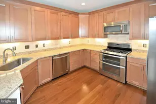 9425 Van Arsdale Dr, Vienna, VA 22181 - Photo 9