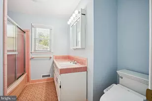 1100 Maple Ave E, Vienna, VA 22180 - Photo 35