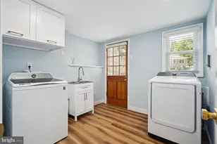 1100 Maple Ave E, Vienna, VA 22180 - Photo 11