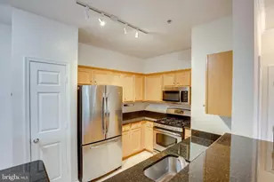 5121 Travis Edward Way, Centreville, VA 20120 - Photo 9