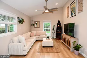 13703 Lynncroft Dr, Chantilly, VA 20151 - Photo 3