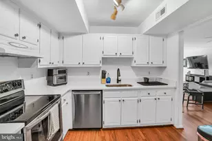6401 Fenestra Ct, Burke, VA 22015 - Photo 9