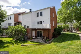 14422 Golden Oak Ct, Centreville, VA 20121 - Photo 3