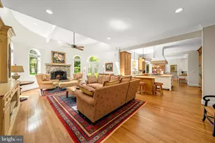 2402 Oakmont Ct, Oakton, VA 22124 - Photo 15
