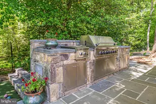 2402 Oakmont Ct, Oakton, VA 22124 - Photo 63