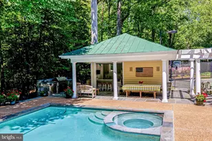 2402 Oakmont Ct, Oakton, VA 22124 - Photo 73