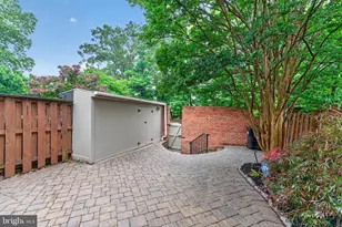 8139 Carrleigh Pkwy, Springfield, VA 22152 - Photo 13