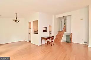10048 Wood Sorrels Ln, Burke, VA 22015 - Photo 9