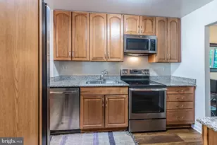 11917 Barrel Cooper Ct, Reston, VA 20191 - Photo 3