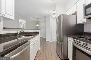 2204 Westcourt Ln, Herndon, VA 20170 - Photo 9
