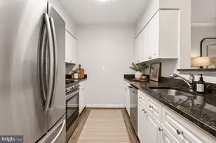 2204 Westcourt Ln, Herndon, VA 20170 - Photo 3