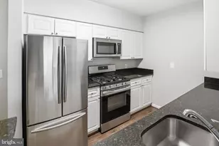 2204 Westcourt Ln, Herndon, VA 20170 - Photo 13