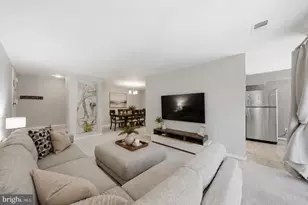 11252 Chestnut Grove Square, Reston, VA 20190 - Photo 3