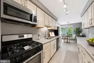11252 Chestnut Grove Square, Reston, VA 20190 - Photo 7