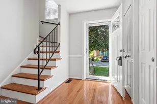 9932 Longford Ct, Vienna, VA 22181 - Photo 3