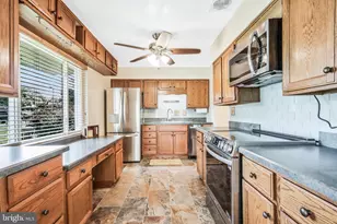7030 Donna Cir, Annandale, VA 22003 - Photo 7