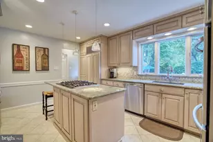 9211 Forest Haven Dr, Alexandria, VA 22309 - Photo 17