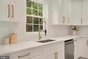 2308 Creek Dr, Alexandria, VA 22308 - Photo 21