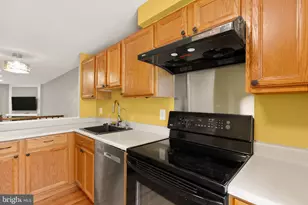 11243 Silentwood Ln, Reston, VA 20191 - Photo 5
