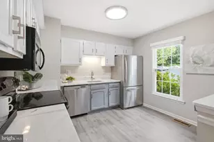 10869 Oak Green Ct, Burke, VA 22015 - Photo 11