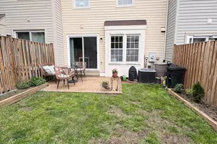 9710 Lakepointe Dr, Burke, VA 22015 - Photo 5