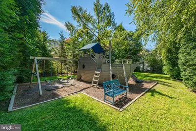 8305 Fox Haven Drive, McLean, VA 22102 - Photo 9
