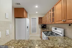 10110 Oakton Terrace Rd, Oakton, VA 22124 - Photo 9