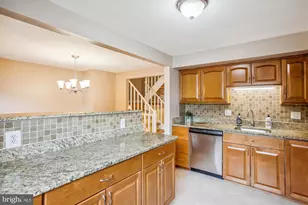 5519 Whitfield Ct, Fairfax, VA 22032 - Photo 7