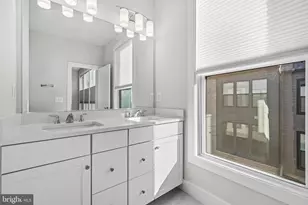 2433 Liberty Loop, Herndon, VA 20171 - Photo 23