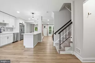 5404 Charleston Woods Dr, Fairfax, VA 22032 - Photo 3