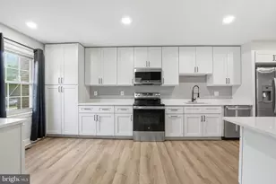 5404 Charleston Woods Dr, Fairfax, VA 22032 - Photo 5