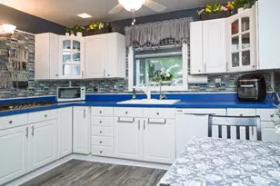 2420 Byrd Ln, Alexandria, VA 22303 - Photo 9