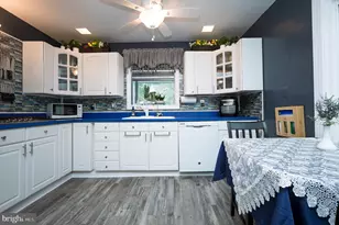2420 Byrd Ln, Alexandria, VA 22303 - Photo 9