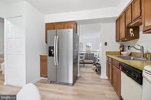 14243 Heritage Crossing Ln, Centreville, VA 20120 - Photo 5