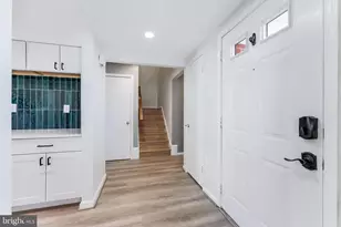 818 Sycamore Ct, Herndon, VA 20170 - Photo 9