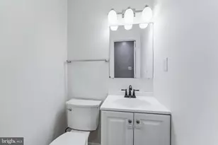 818 Sycamore Ct, Herndon, VA 20170 - Photo 23