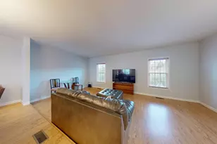 7302 Rolling Oak Ln, Springfield, VA 22153 - Photo 9