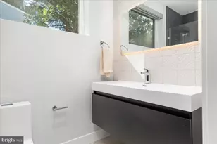 2841 Edgelea Rd, Vienna, VA 22181 - Photo 9