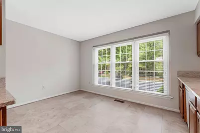 2827 Kelly Square, Vienna, VA 22181 - Photo 11