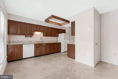 2827 Kelly Square, Vienna, VA 22181 - Photo 7