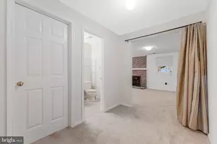 2827 Kelly Square, Vienna, VA 22181 - Photo 27