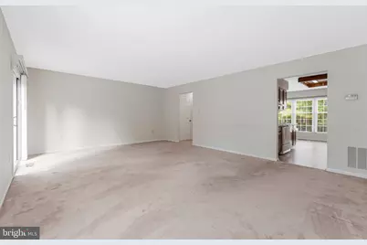 2827 Kelly Square, Vienna, VA 22181 - Photo 13