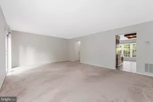 2827 Kelly Square, Vienna, VA 22181 - Photo 13
