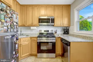 2850 Brook Dr, Falls Church, VA 22042 - Photo 7