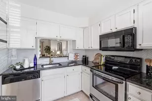 6316 Chimney Wood Ct, Alexandria, VA 22306 - Photo 3