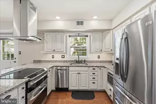 12014 Trossack Rd, Herndon, VA 20170 - Photo 11