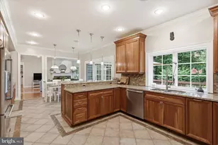 11711 Saddle Crescent Cir, Oakton, VA 22124 - Photo 15