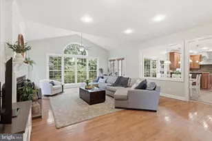 11711 Saddle Crescent Cir, Oakton, VA 22124 - Photo 5