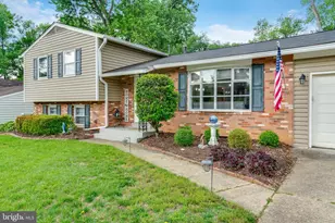 8513 Fairburn Dr, Springfield, VA 22152 - Photo 3
