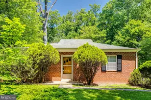 9216 Weant Dr, Great Falls, VA 22066 - Photo 7